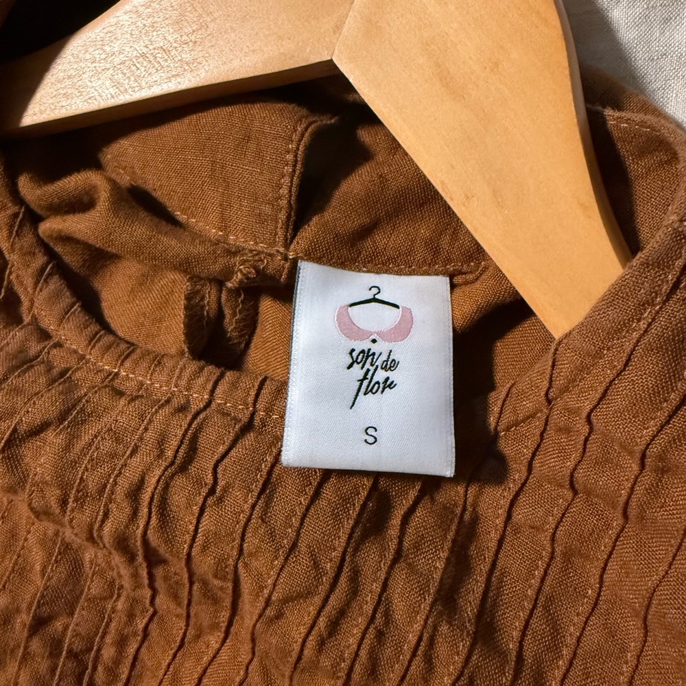 Son de Flor | Warm Brown Long Sleeve Women's Top | 100% Linen - Picture 10 of 11